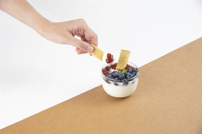 「蜂蜜脆蛋糕」适合作为点缀、搭配的食材，随手DIY令人惊喜的派对小点。（图／品牌提供）