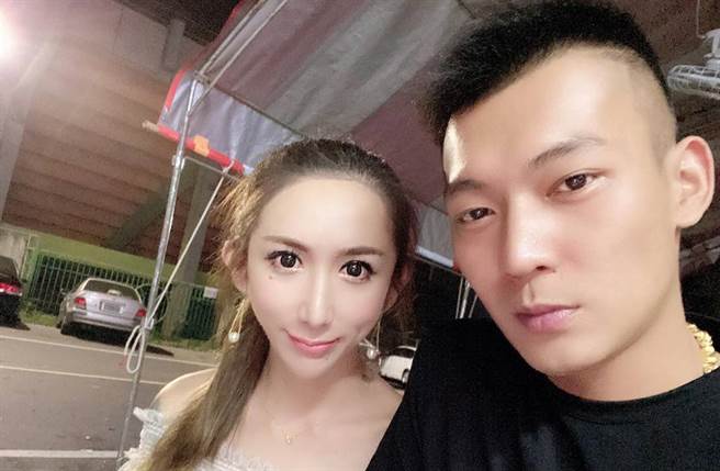 罔腰和鳳梨曾有過一段4年情。(圖／翻攝自罔腰臉書)