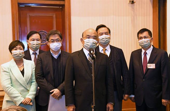 针对媒体报导指称，经济部「坦承」中油第三天然气接收站工程伤到藻礁，行政院长苏贞昌今受访表示，这是假讯息。（行政院提供）