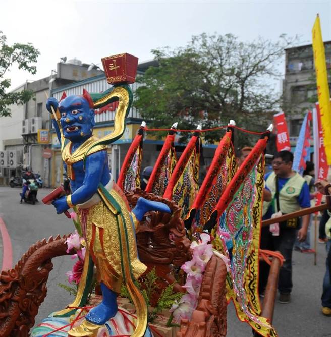 奎閣奉祀相傳主管文運，左手持墨，右手揚起掌筆的魁星爺。（李金生攝）