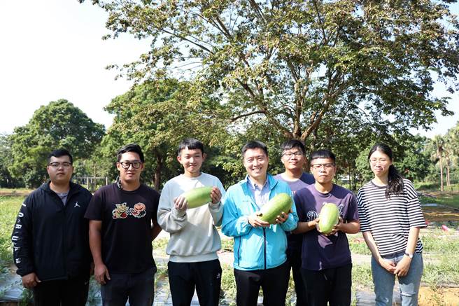 大江生医与屏科大合作打造生物多样性园区，透过产学合作保护生物多样性，也打响台湾制造的品牌，如已完成实验的嘉宝瓜待萃取后将送到欧洲的知名药妆店贩售。（谢佳潾摄）