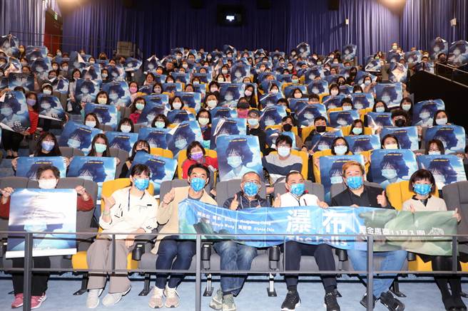 新闻局今日下午邀请《瀑布》导演锺孟宏、制片瞿友寧、演员李李仁，以及市长侯友宜参与映后座谈分享观后心得。(戴上容摄)