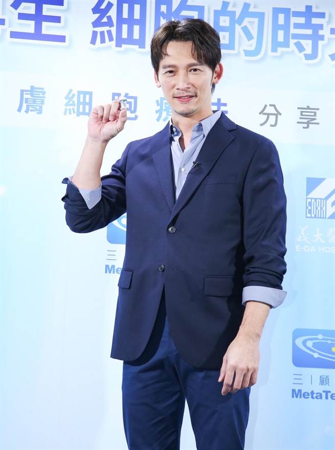 温升豪2日神采奕奕出席医技展。（陈俊吉摄）