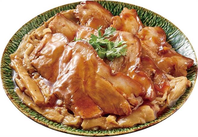 家乐福肉类金钻赏「邓师傅笋干扣蹄膀」，450g，358元。（家乐福提供）