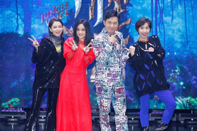 徐若瑄（左起）担任首集飞行导师，和徐佳莹、哈林、Lulu开心合照。（声林之王3提供）