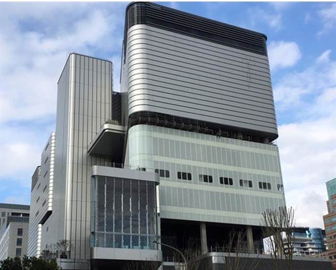 遠百有亞東醫院提供流感疫苗接種的經驗，計畫在館內設置疫苗施打區。（本報資料庫）