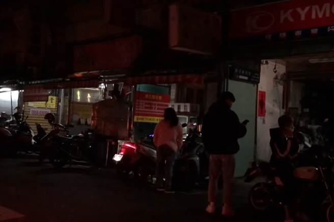 林口晚间无预警停电，共4527户受影响。（图／翻摄脸书林口大家庭）