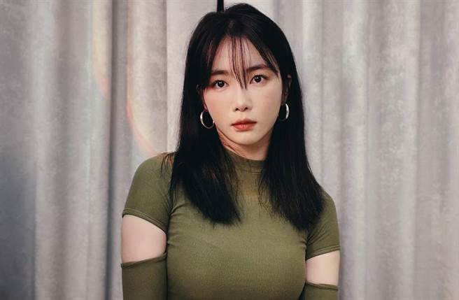 舒子晨拥有火辣身材和精湛舞技。(图／翻摄自舒子晨脸书)