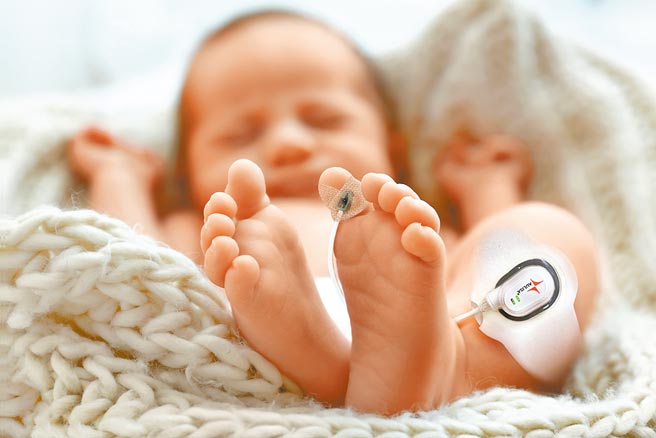 安丽莎守护天使婴儿血氧及脉搏监控系统。图／业者提供