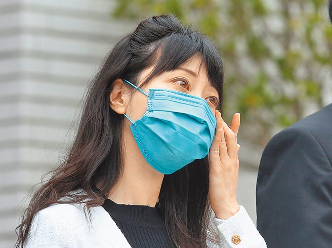 遭男友施暴的立委高嘉瑜1日出面说明情况，并表示「当下我整个人肿到我不知道我是谁，他勒我脖子，我都觉得我快死了。 」（姚志平摄）