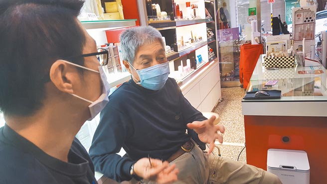 立委高嘉瑜父亲表示，这些事家人看在眼里很心酸，只能躲在没有人的地方哭。（陈彩玲摄）