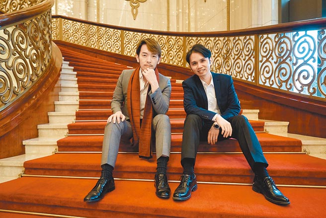 活跃于海内外的台湾钢琴家卢易之（右）与严俊杰（左）。（国家交响乐团提供）
