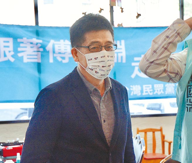 民眾党秘书长谢立功在花莲受访，谈到县长选举布局，提出「3个可能」选项。（王志伟摄）