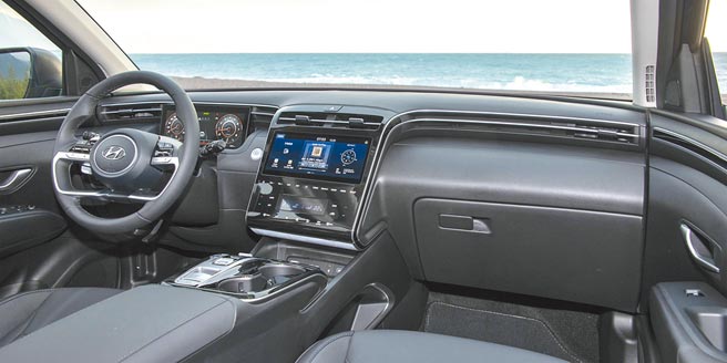 儀表控台顯得寬闊大器。（陳大任攝）