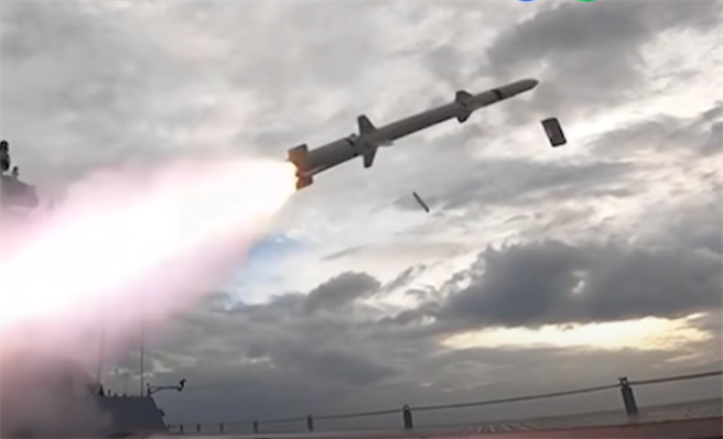 海军在莒光日教学节目中，首度公布塔江剑海剑二对空飞弹射击画面。(海军司令部提供)