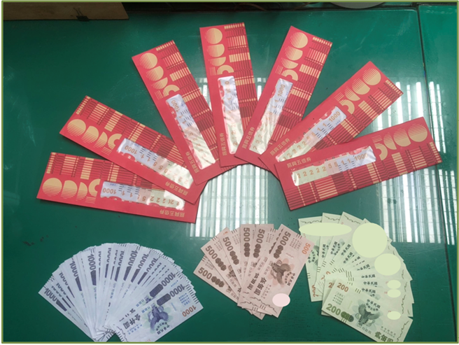 警方赫见张嫌提供药脚持振兴五倍券毒品交易。（台中市警察局提供／张妍溱台中传真）