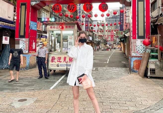 法国精品店柜姐分享决定来台学中文的4个理由。（图／翻摄自IG bai_xialuo）