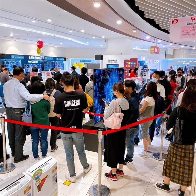 Big City远东巨城购物中心周年庆首日买气大爆发，第1天业绩就上衝4.53亿。（巨城提供／陈育贤新竹传真）