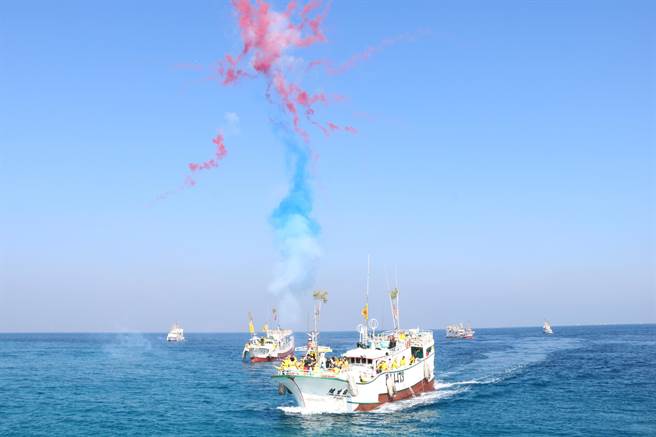 辛丑正科琉球迎王平安祭典3日正式登場，有別東港、南州迎王，在請水之前會先展開特殊的「逡港腳」儀式。（謝佳潾攝）