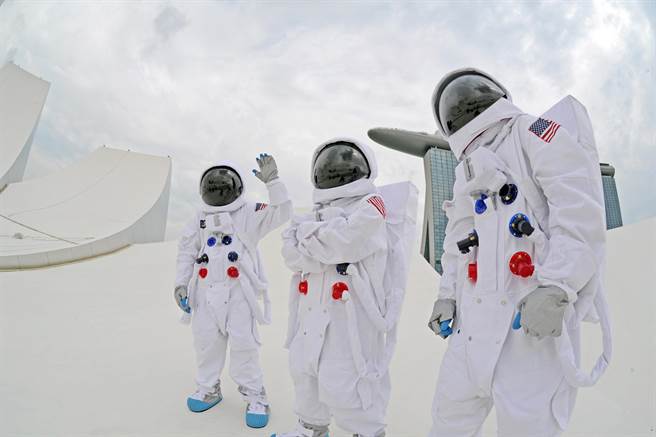 大陆太空技术专家、神舟号太空船首任总设计师、中国工程院院士戚发轫2日在澳门出席首届BEYOND国际科技创新博览会致辞时表示，中国的航太发展是开放的，同时也是包容的，中国太空站在营运期间将有外国的科研专案，也希望有外国的太空人到太空站工作，为此有关部门已经着手大量的筹备工作。（新华社）