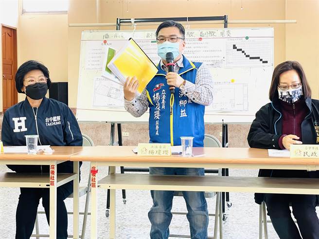 立委楊瓊瓔及市議員羅永珍（左）爭取1733萬元進行庄後社區活動中心擴建工程。（王文吉攝）