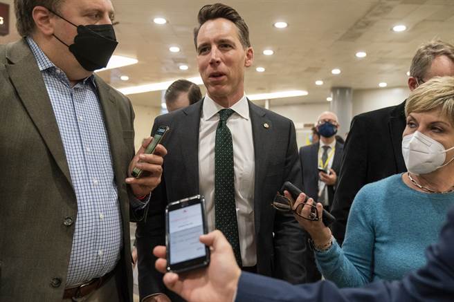 共和党籍参议员霍利（Josh Hawley）。(图／美联社)