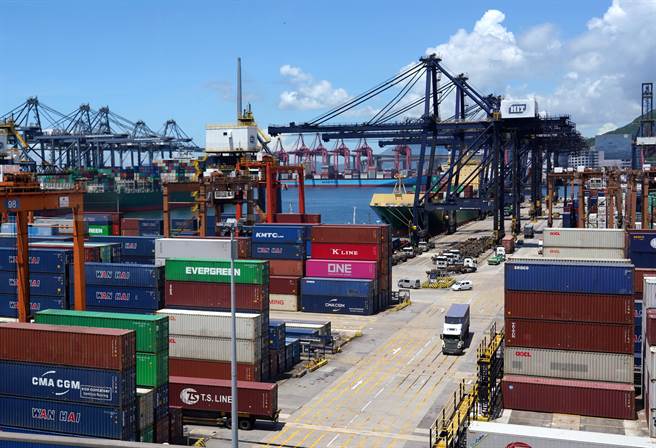 立陶宛贸易出口商近日更发现，中国大陆海关已将立陶宛自其电子作业系统移除，导致商品无法报关。(图/中新社)