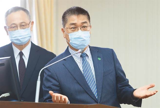 近日全国暴力事件频传，内政部长徐国勇日前宣布，未来临检若发现车辆内有刀械、球棒或其他危险物品，应予以注记，北市议会警政卫生委员会建议市警局应列出规范违禁品。（本报资料照片）