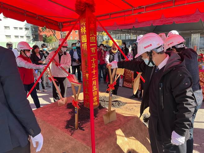 乡林建设明年初将在员林市蛋黄区推出轻豪宅建案，基地位置就在新生路、双平路口，今天上午9点正式动土。（乡林建设提供／谢琼云彰化传真）