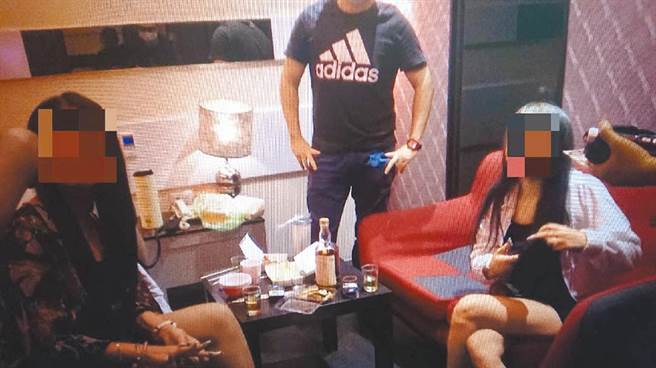 1名女子在Instagram上PO文說「想賺錢、愛喝酒妹妹找我，包養傳播什麼都有，保密到底不用怕」，女子還不斷用文字勸說女性「與其整天被男人欺騙感情，不如來找我」。（示意圖／非當事者照片）