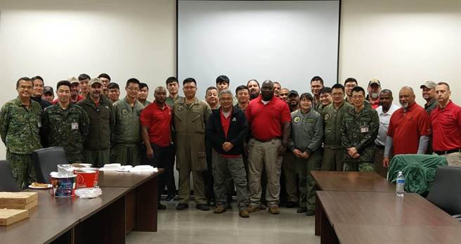 少數美軍在台灣活動一直都是半公開的秘密，去年美國在台協會就曾在臉書貼文表示，經驗豐富的前美軍飛行員和維修人員組成美國技術協助團隊（圖），自2016年起為台灣軍隊提供訓練與諮詢。（圖／美國在台協會臉書）
