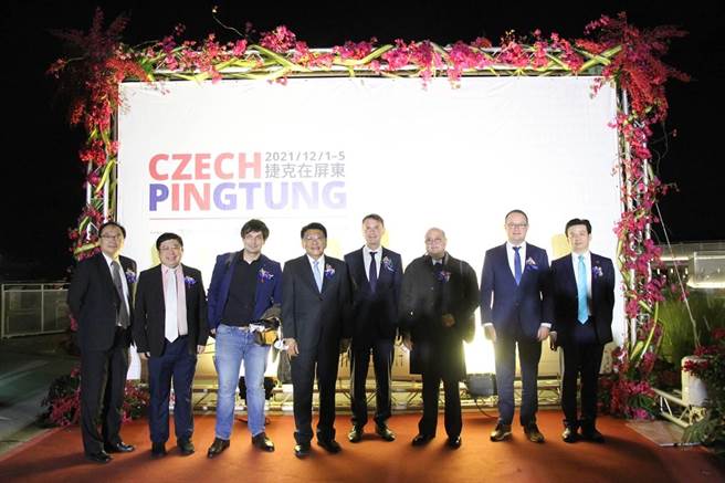 捷克晚宴在屏东，餐点多选用在地食材，宾主尽欢。(屏县府提供)