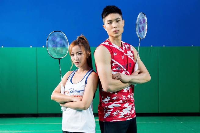 黄美珍（左）邀周天成拍新歌MV。（Superfanz Taiwan提供）