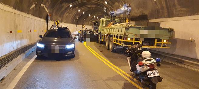 县府民政处编列1800万元，预计在台8、台9及台11线起坛路祭超渡亡魂，引发争议。图为车祸示意图。（资料照片）