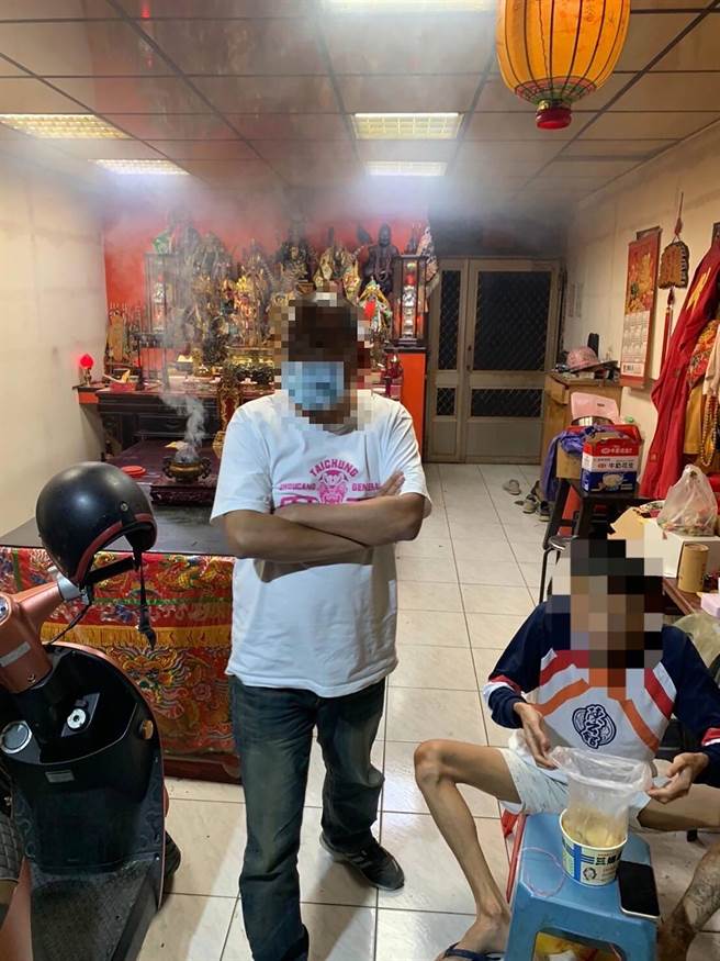 台中市警局雾峰分局，3日公布侦破暴力讨债集团，发现杨姓主嫌以宫庙活动，吸收小弟，从事暴力讨债。（雾峰分局／黄国峰台中传真）