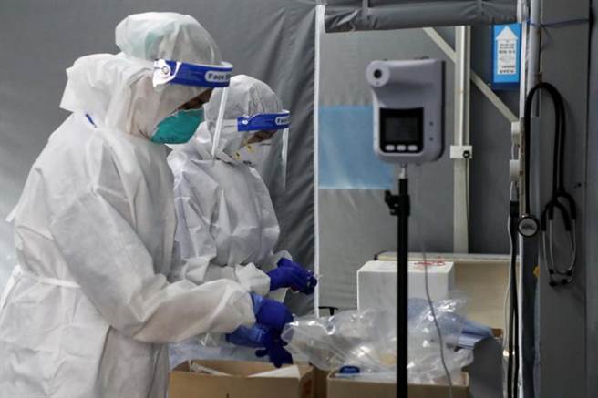 马来西亚在一名外籍学生身上验出首起COVID-19变异株Omicron感染病例。（图／路透社）