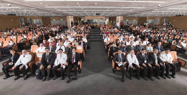 第13届纪念王创办人永庆先生国际医学教育研讨会3日于林口长庚医院举办，会议邀请国内外医学教育专家「现场」及「线上」演讲及讨论。（院方提供）