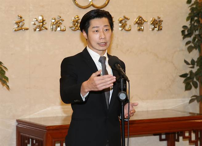 针对中选会宣告罢免案成立，立委林昶佐3日表示将正面迎战报復性罢免。（姚志平摄）