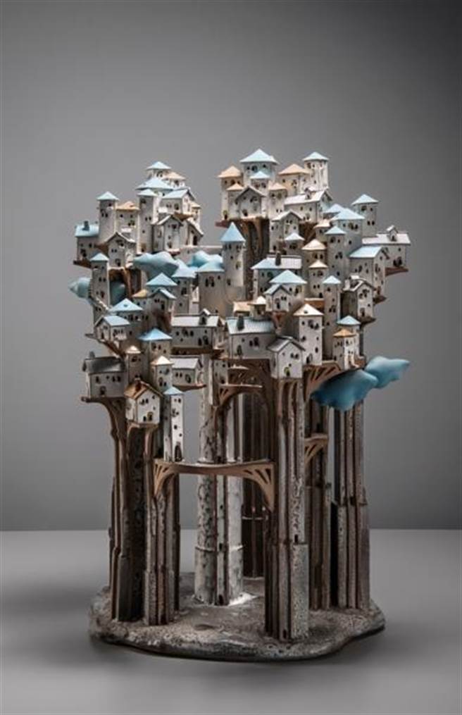 白房子蔡政宏作品「天际线」获「工艺之梦」二等奖，透过环状造型代表循环生生不息。（新光三越提供）