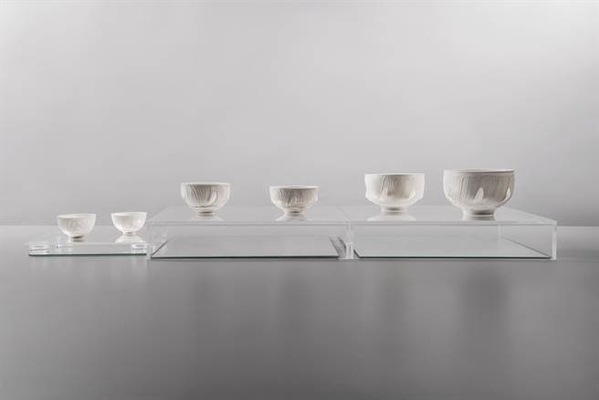 王元德「薄瓷心器」获「工艺之梦」三等奬，展现瓷器之美。（新光三越提供）
