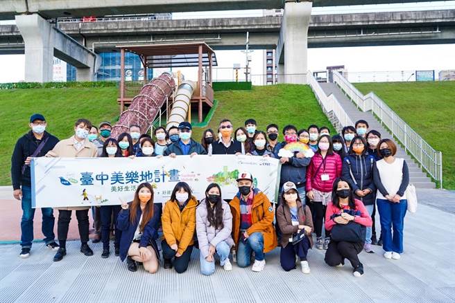 台中市府到新北市取经特色公园游戏场，感受不同场域的魅力。（台中市府提供／卢金足台中传真）