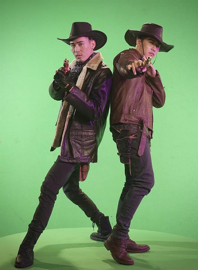 周立铭（左）新歌邀请熊仔合作。（索尼提供）