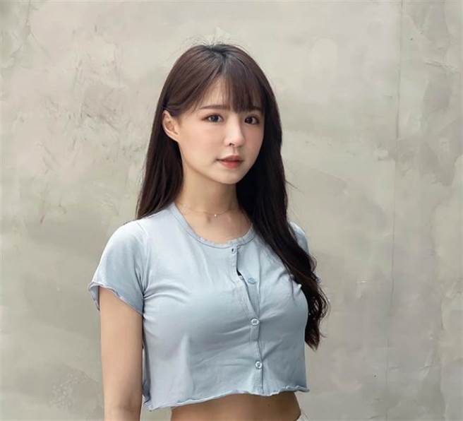 女星元元（吴婕安）被网友封为「呆萌女神」。(图/ 摘自吴婕安IG)