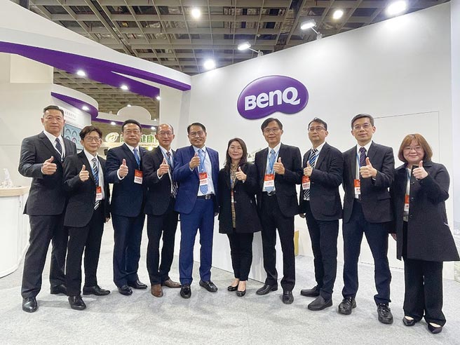 明基佳世达医疗舰队包括佳世达、明基三丰、明基透析、怡安医疗、明基口腔、虹韵国际、明基健康生活、凯图国际、华锋科技、国韶实业、医强科技、明基智能、浚鸿数据等多家关系企业，共同携手展出三大主题：智慧医疗、健康防疫、乐活美学。图／袁颢庭