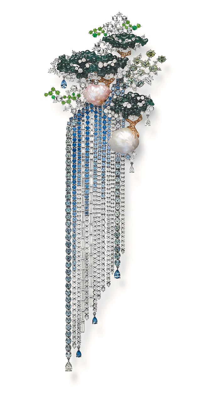 MIKIMOTO春之瀑布胸针，取自浮世绘（ukiyo-e）春天山崖的飞瀑美景，899万元。（ MIKIMOTO提供）