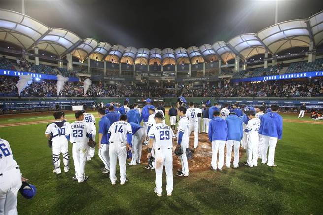 富邦悍将连续两年排名第四，要不是味全龙加入，恐怕继续垫底。（资料照）