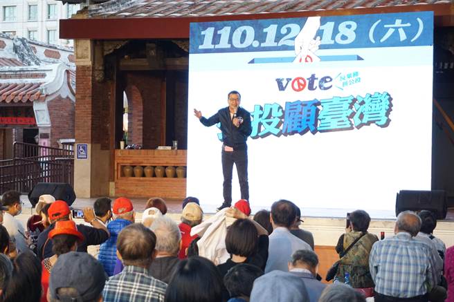 圖為國民黨副祕書長羅智強之前出席台中場公投宣講活動，獲得在場群眾熱烈回應。（資料照/王文吉攝）