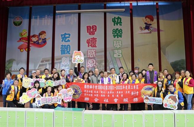 日南国小低年级教室缺乏学生置物柜，狮友认捐市值约30万元置物柜。（陈淑娥摄）