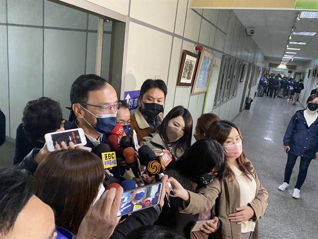 國民黨主席朱立倫上午到台北市文山區花木市場公投宣講。（趙婉淳攝）