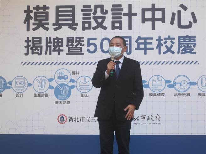 新北市长侯友宜出席全国首创模具设计中心三重商工揭牌活动表示，「犯罪就是犯罪，没有理由用其他来说是什么事件。」（陈慰慈摄）